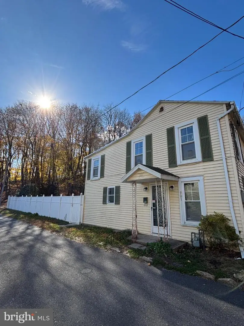 901 Fairview St, Pottsville, PA 17901 - Image #1