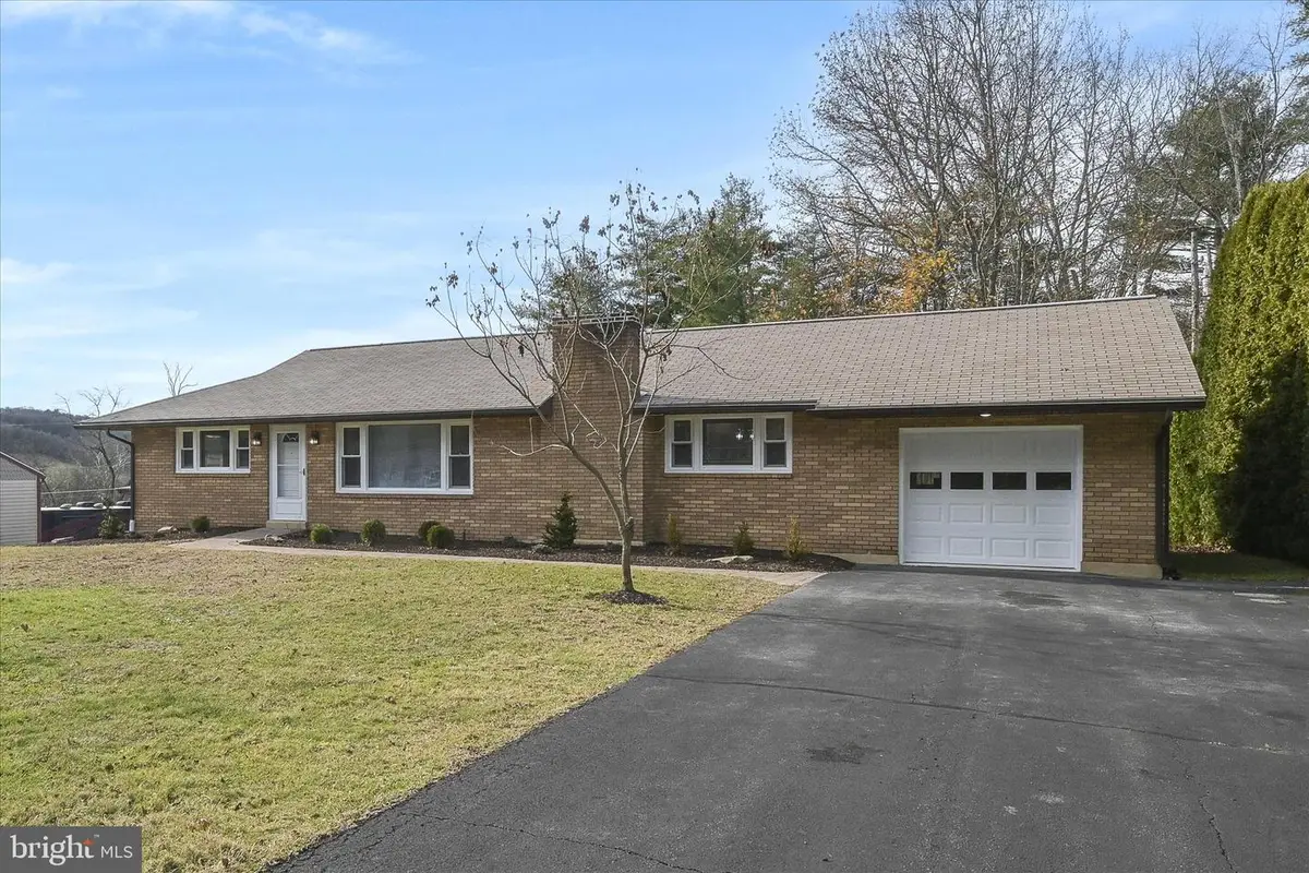 15 Earl Ave, Schuylkill Haven, PA 17972 - Image #1