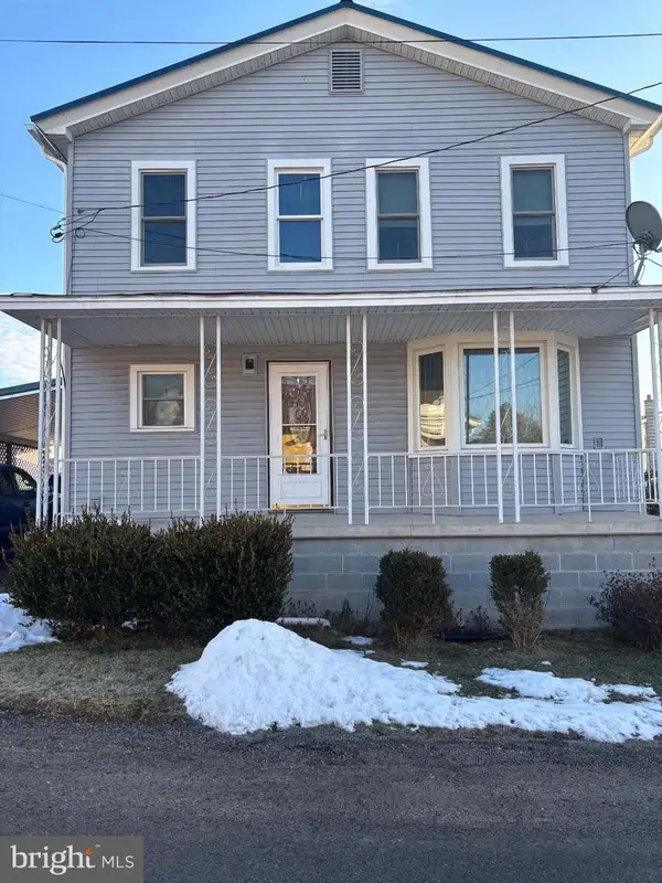 15 S 7th St, TOWER CITY, PA 17980