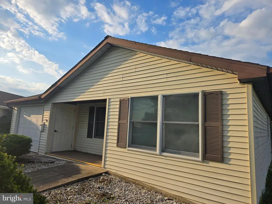 555 Honeysuckle Ct, Pine Grove, PA 17963 - Image #2