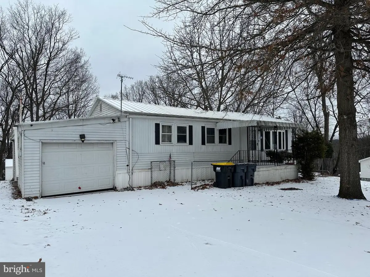 1063 Chestnut St, Pottsville, PA 17901 - Image #1