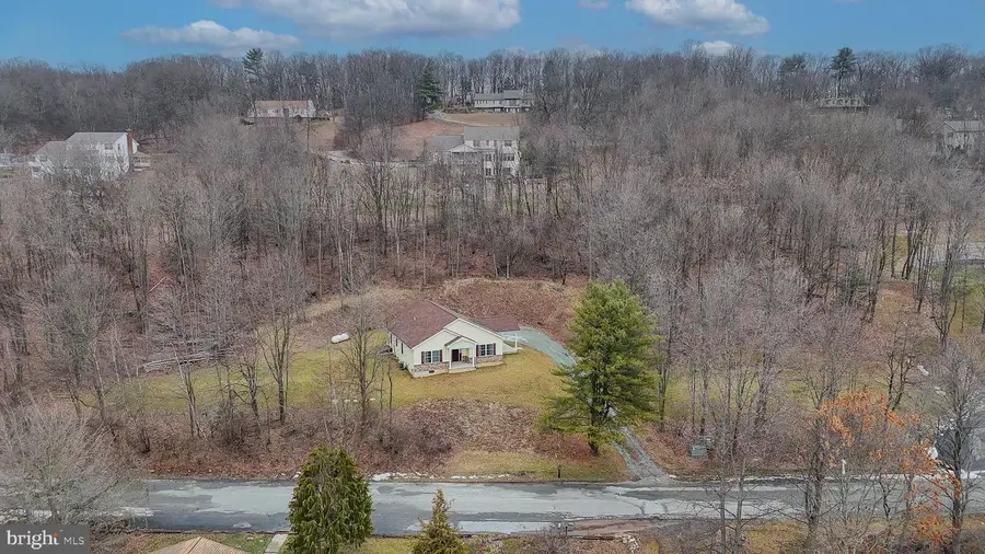2021 Evergreen Dr, Tamaqua, PA 18252 - Image #2