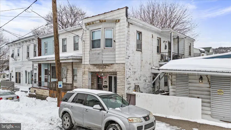 207 W Poplar St, Shenandoah, PA 17976 - #2