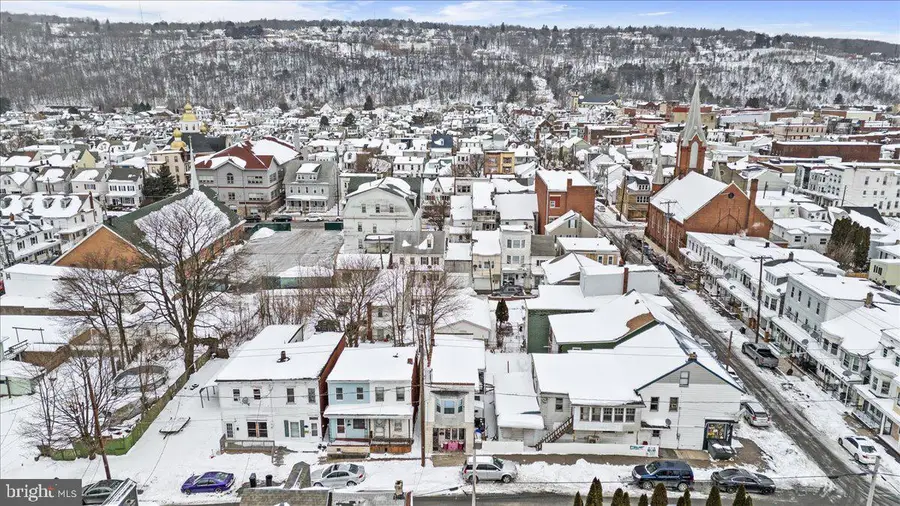 207 W Poplar St, Shenandoah, PA 17976 - #3