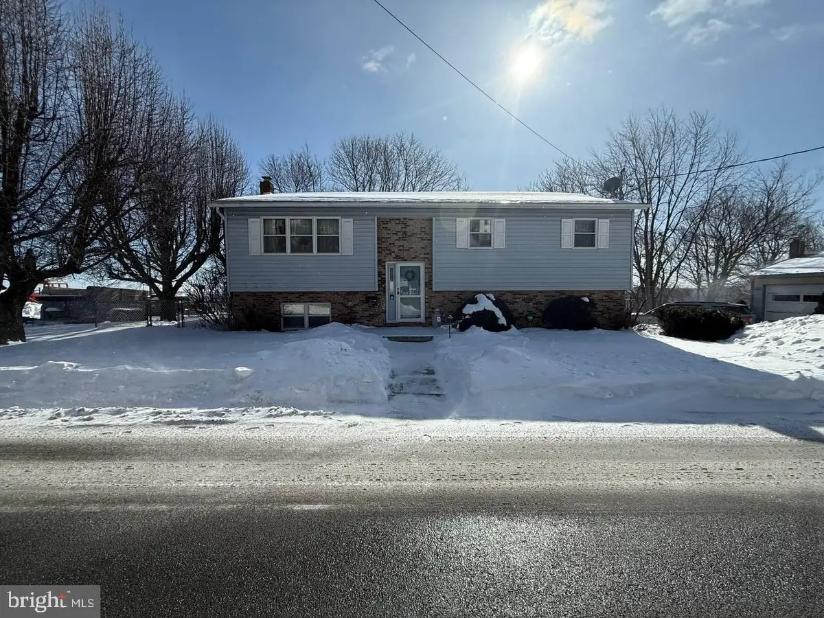 144 Pennsylvania Ave, Shenandoah, PA 17976 - #1