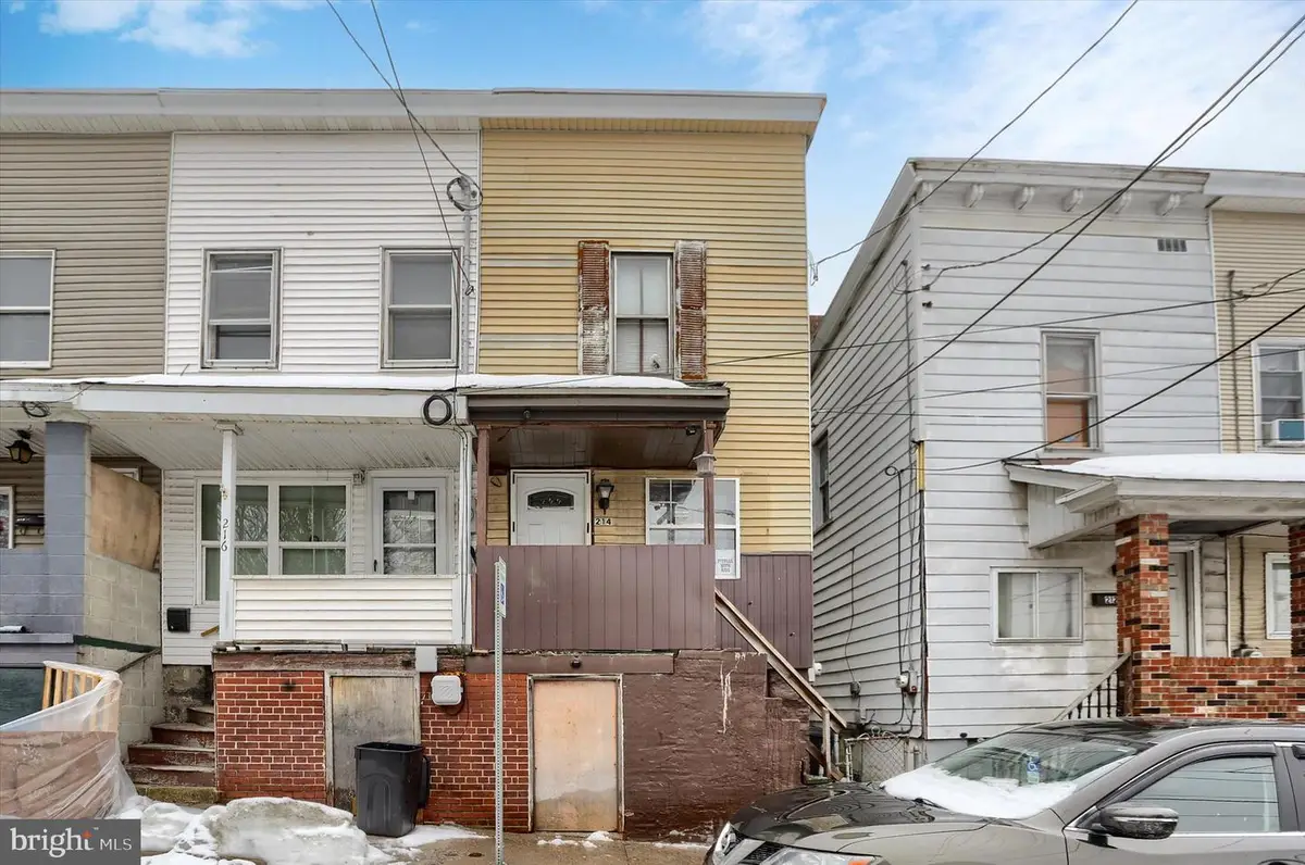 214 Bowe St, Tamaqua, PA 18252 - #1