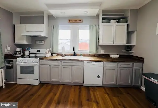 111 Pottsville St, Cressona, PA 17929 - #2