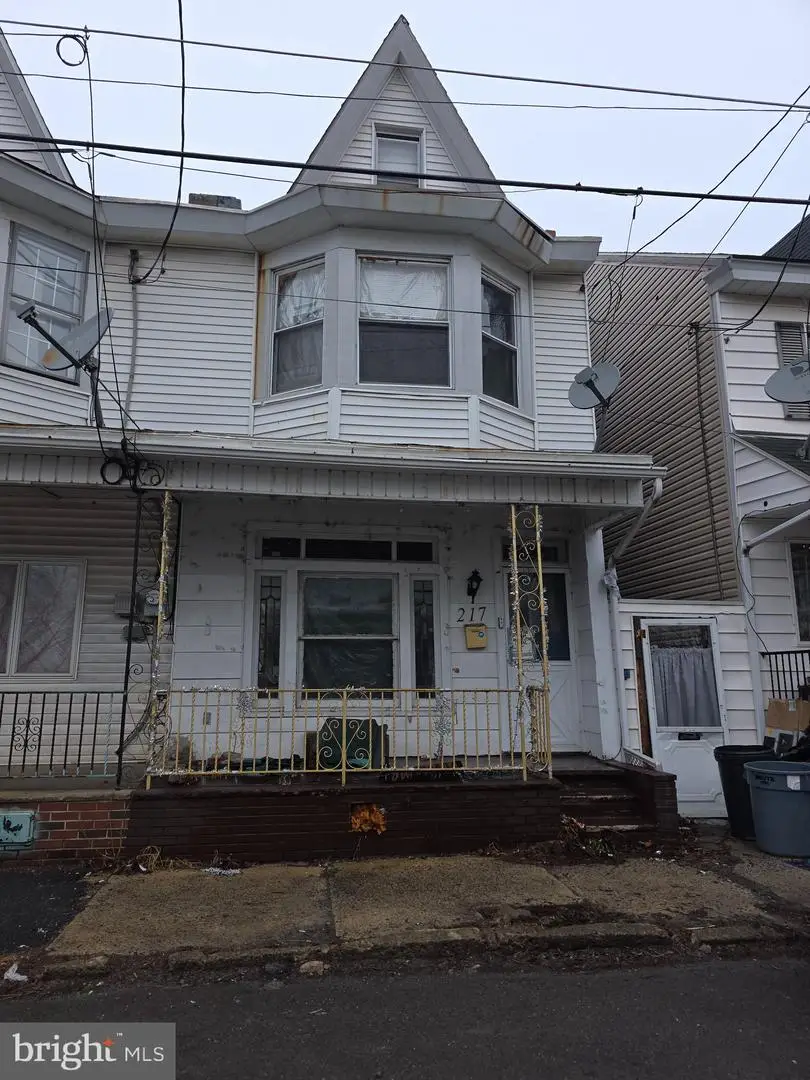 217 W Cherry St, Shenandoah, PA 17976 - #1