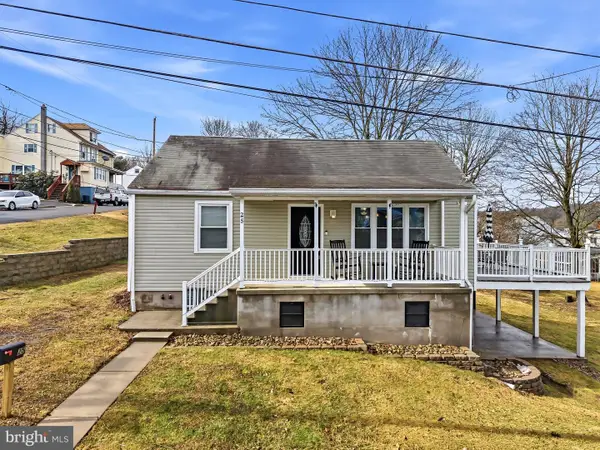 25 Spring St, PORT CARBON, PA 17965