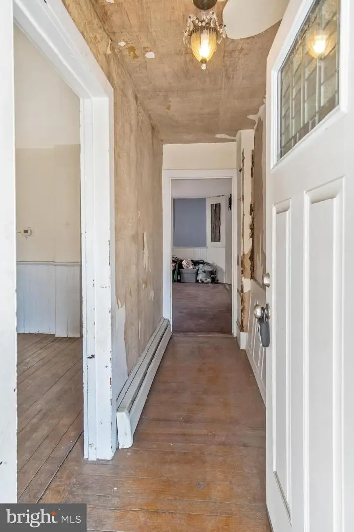 19 Market St, Tamaqua, PA 18252 - #2