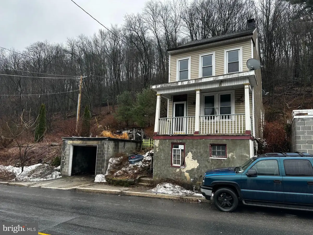 415 Peacock St, Pottsville, PA 17901 - #1