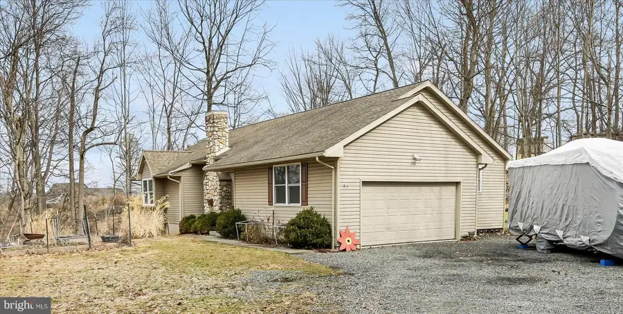 311 Sioux Dr, Auburn, PA 17922 - #3