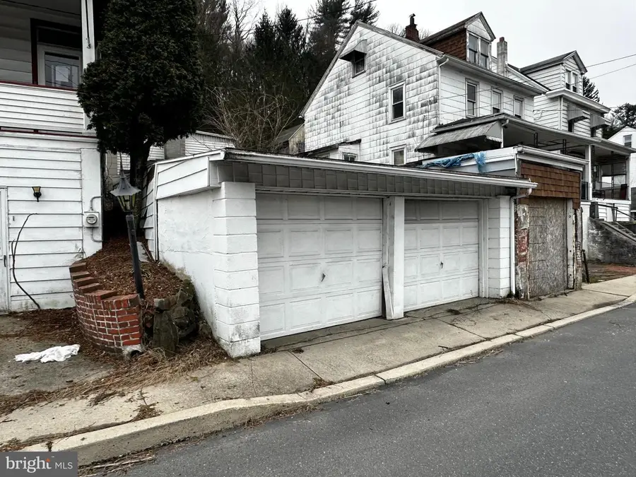 531 Peacock St, Pottsville, PA 17901 - #2