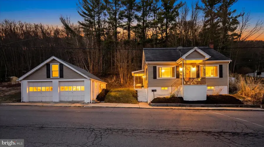 412 E Bacon St, Pottsville, PA 17901 - #2