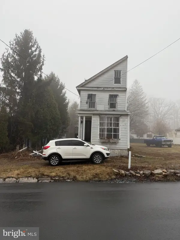 43 Main St, TREMONT, PA 17981