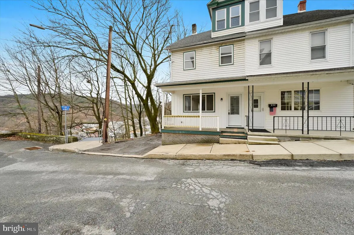 242 Van Gelder St, Tamaqua, PA 18252 - #1