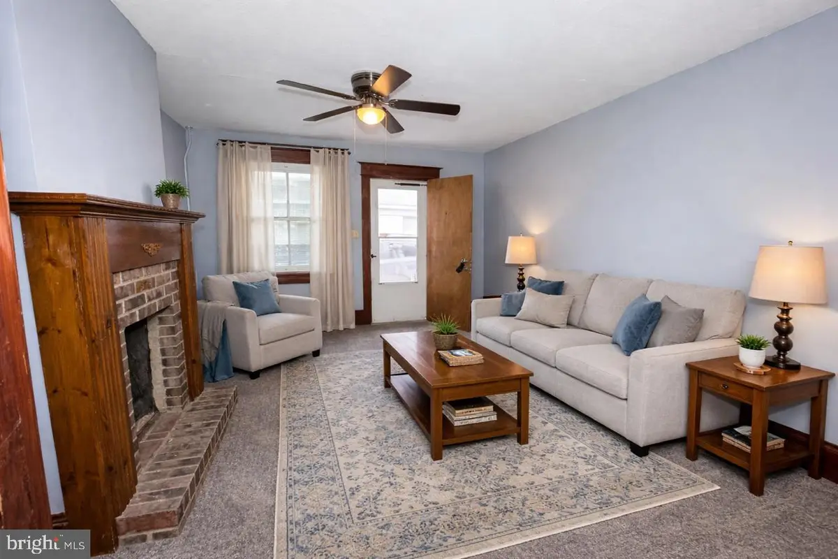 325 New Castle St, Minersville, PA 17954 - #1