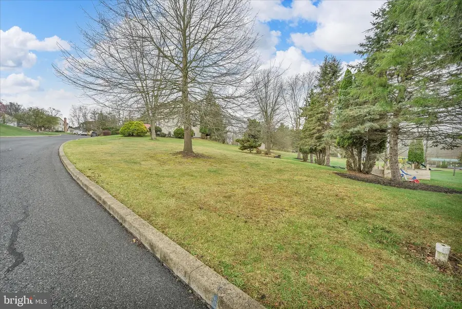 1004 Ridgeview Dr, Orwigsburg, PA 17961 - #3