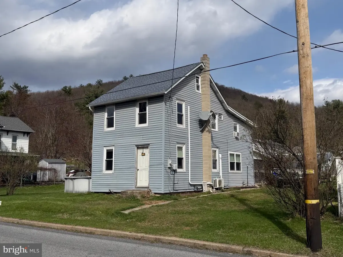 412 E Railroad Ave, New Ringgold, PA 17960 - #1