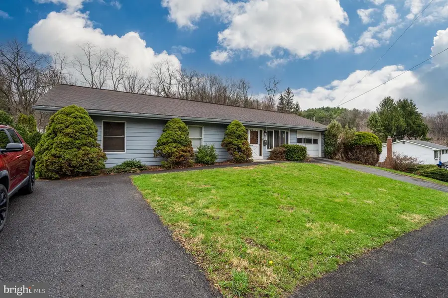 585 N Wade Rd, Saint Clair, PA 17970 - #3