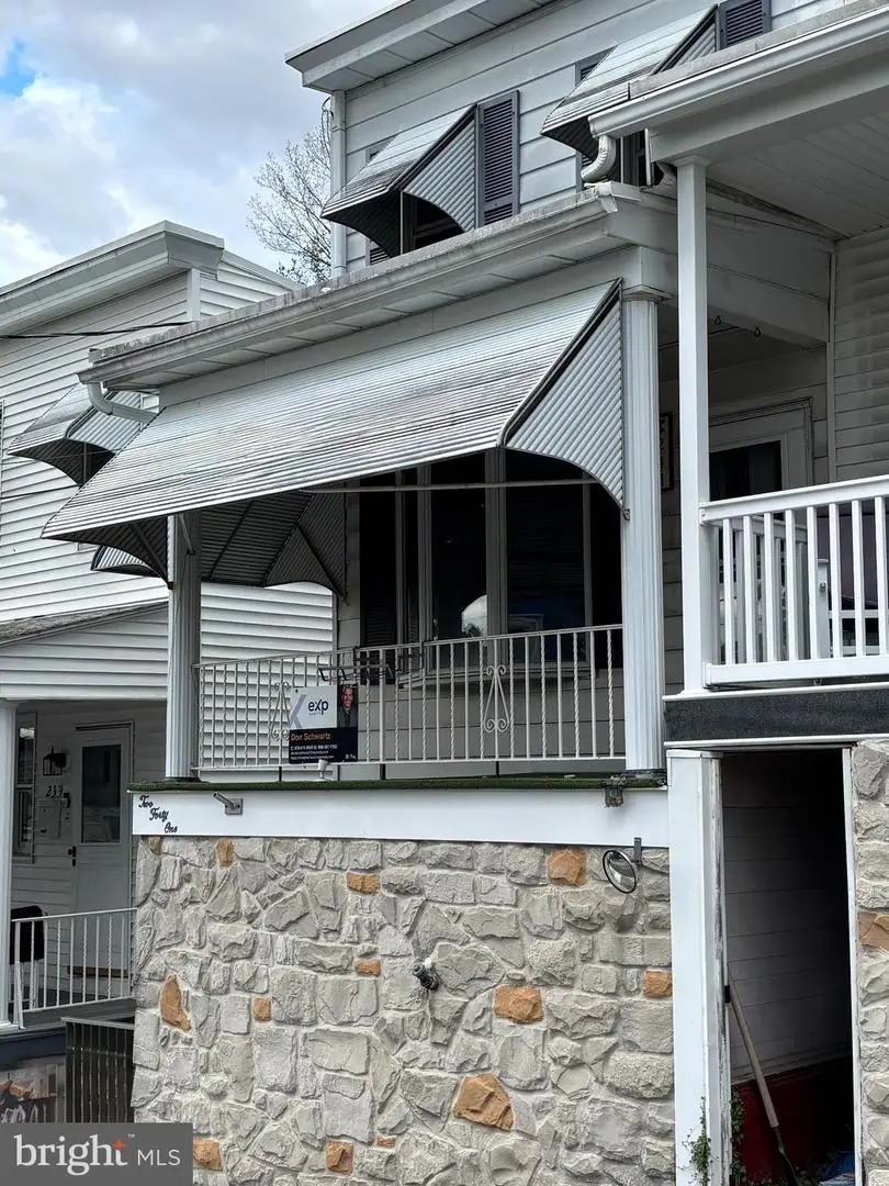 241 Pierce St, Pottsville, PA 17901 - #3