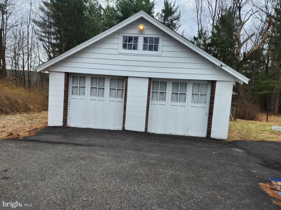 582 Fairview St, Tamaqua, PA 18252 - #3