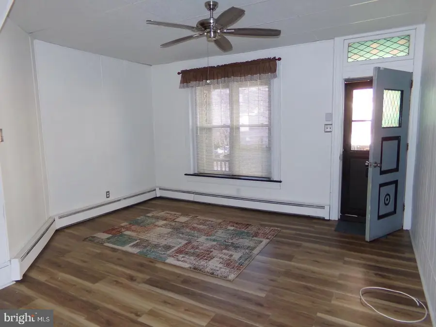 521 W Norwegian St, Pottsville, PA 17901 - #3