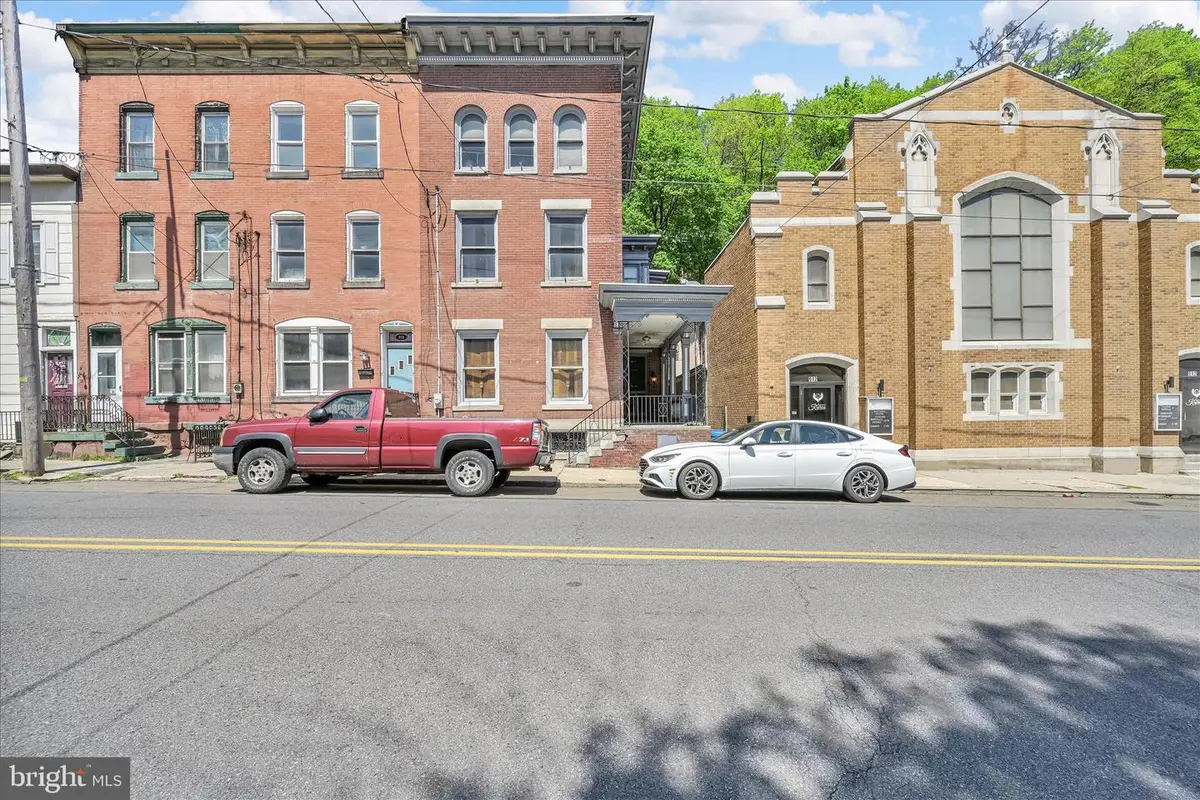 914 W Market St, Pottsville, PA 17901 - #1