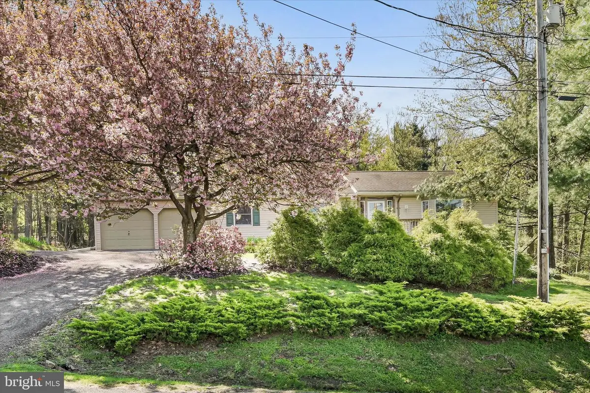 2377 Stallion Dr, Auburn, PA 17922 - #1