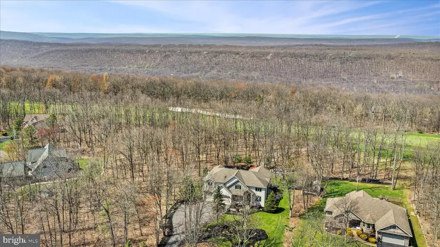 34 Golfwood Dr, Hazleton, PA 18202 - #3