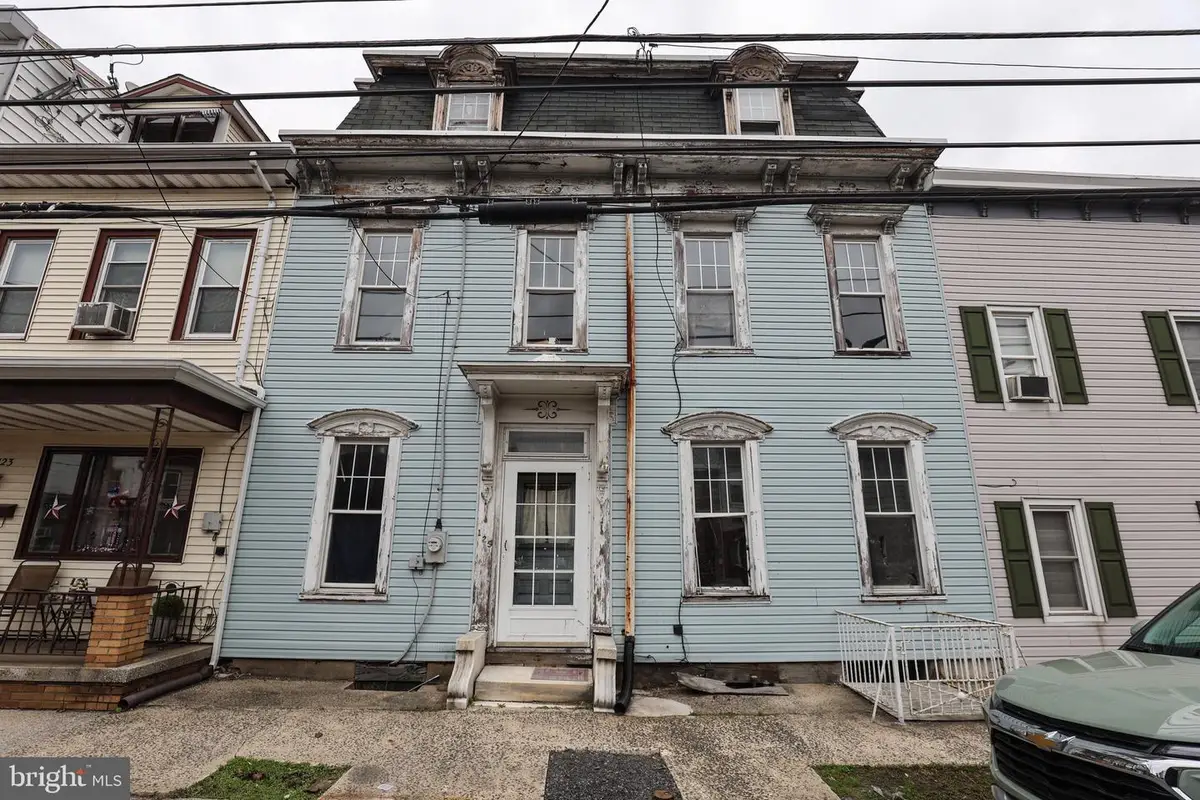 125 S 3rd St, Minersville, PA 17954 - #1