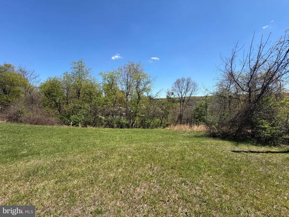 890 Red Oak Cv, Auburn, PA 17922 - #1