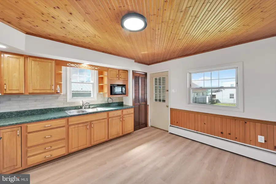 204 S Broad Mountain Ave, Frackville, PA 17931 - #3