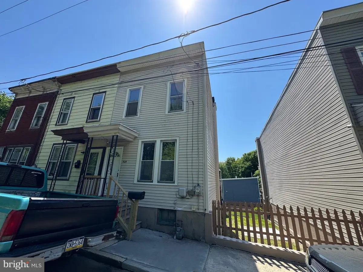 829 Fairview St, Pottsville, PA 17901 - #1