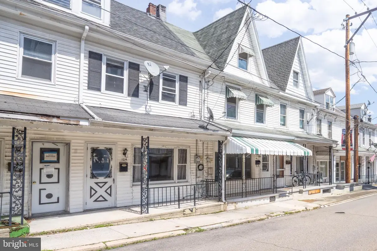 104 W Water St, New Philadelphia, PA 17959 - #1