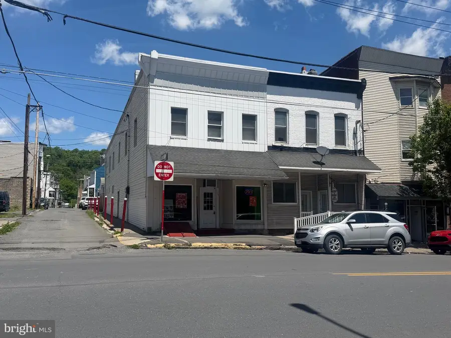 21 E Centre St, Shenandoah, PA 17976 - #3