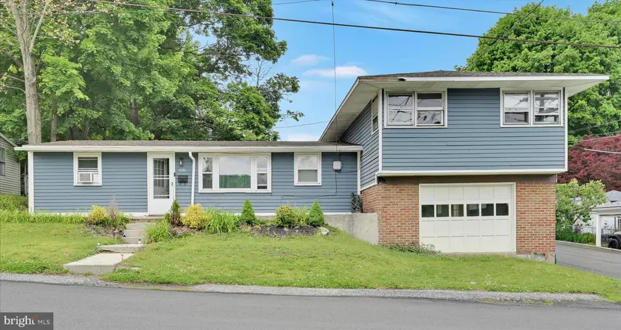 636 Snyder St, Pottsville, PA 17901 - #3