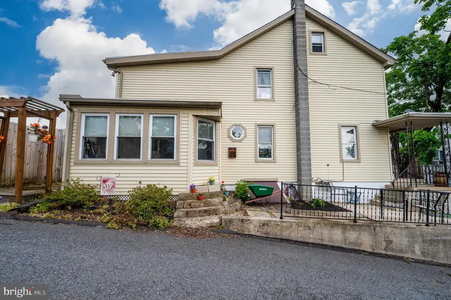 7 Fairview St, Pine Grove, PA 17963 - #3