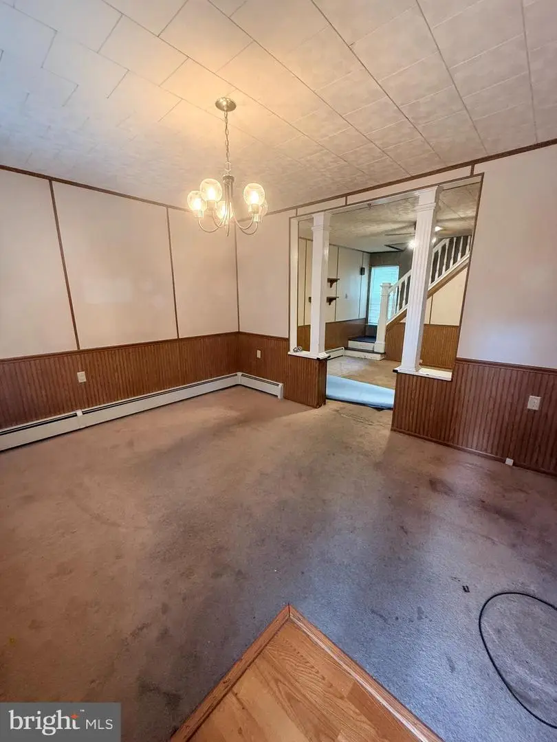329 N Front St, Minersville, PA 17954 - #3