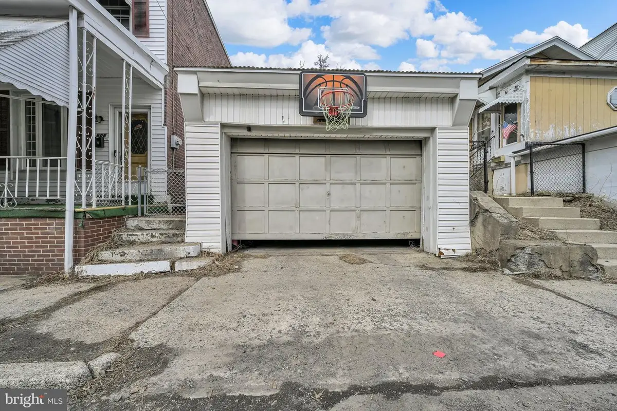 604 Fairview St, Pottsville, PA 17901 - #1