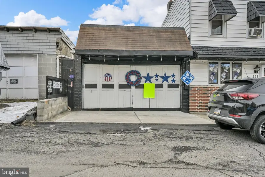 604 Fairview St, Pottsville, PA 17901 - #2