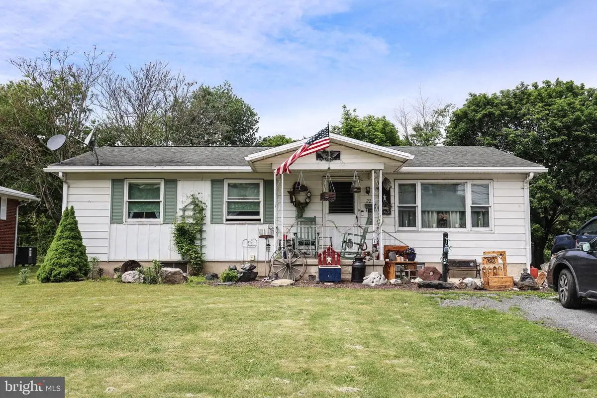 223 E Bacon St, Pottsville, PA 17901 - #1