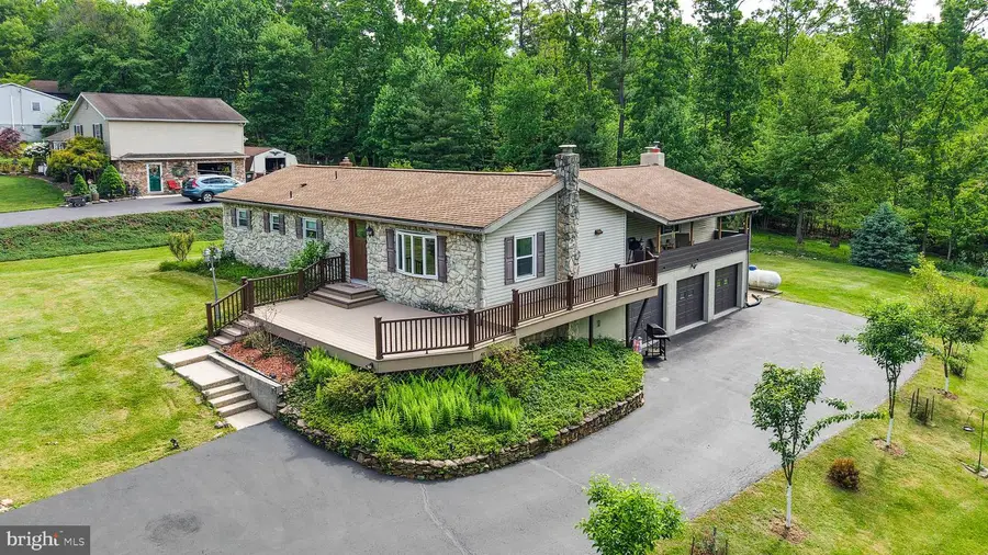 417 Mohave Dr, Auburn, PA 17922 - #2