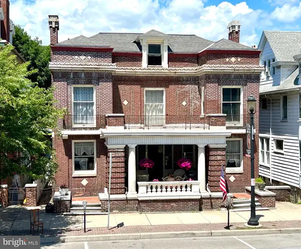243 W Broad St, TAMAQUA, PA 18252