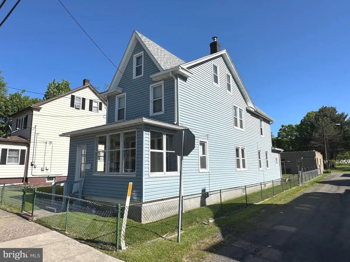 512 E Blaine St, McAdoo, PA 18237 - #1