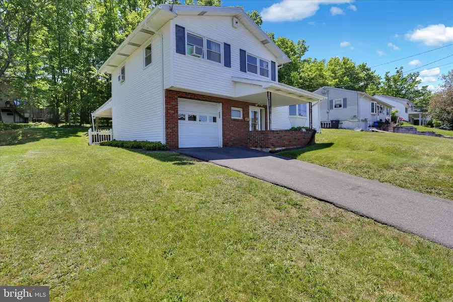 512 W Nicholas St, Frackville, PA 17931 - #3