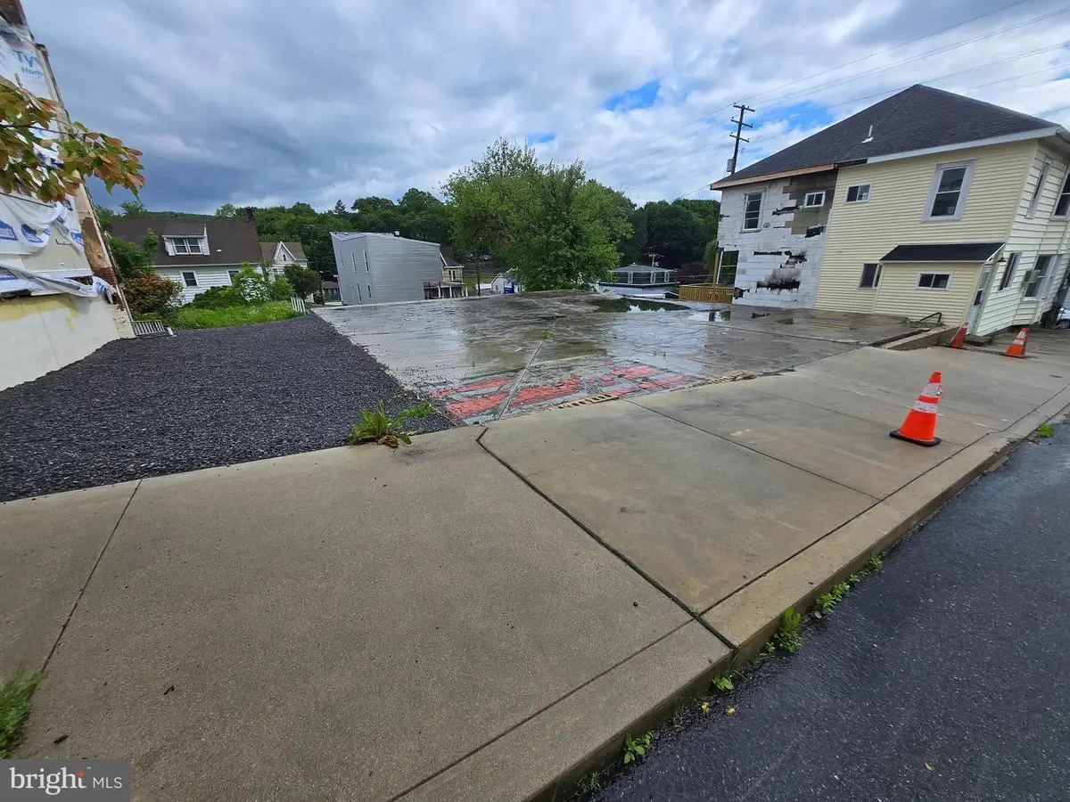 603 E Market St, Pottsville, PA 17901 - #1