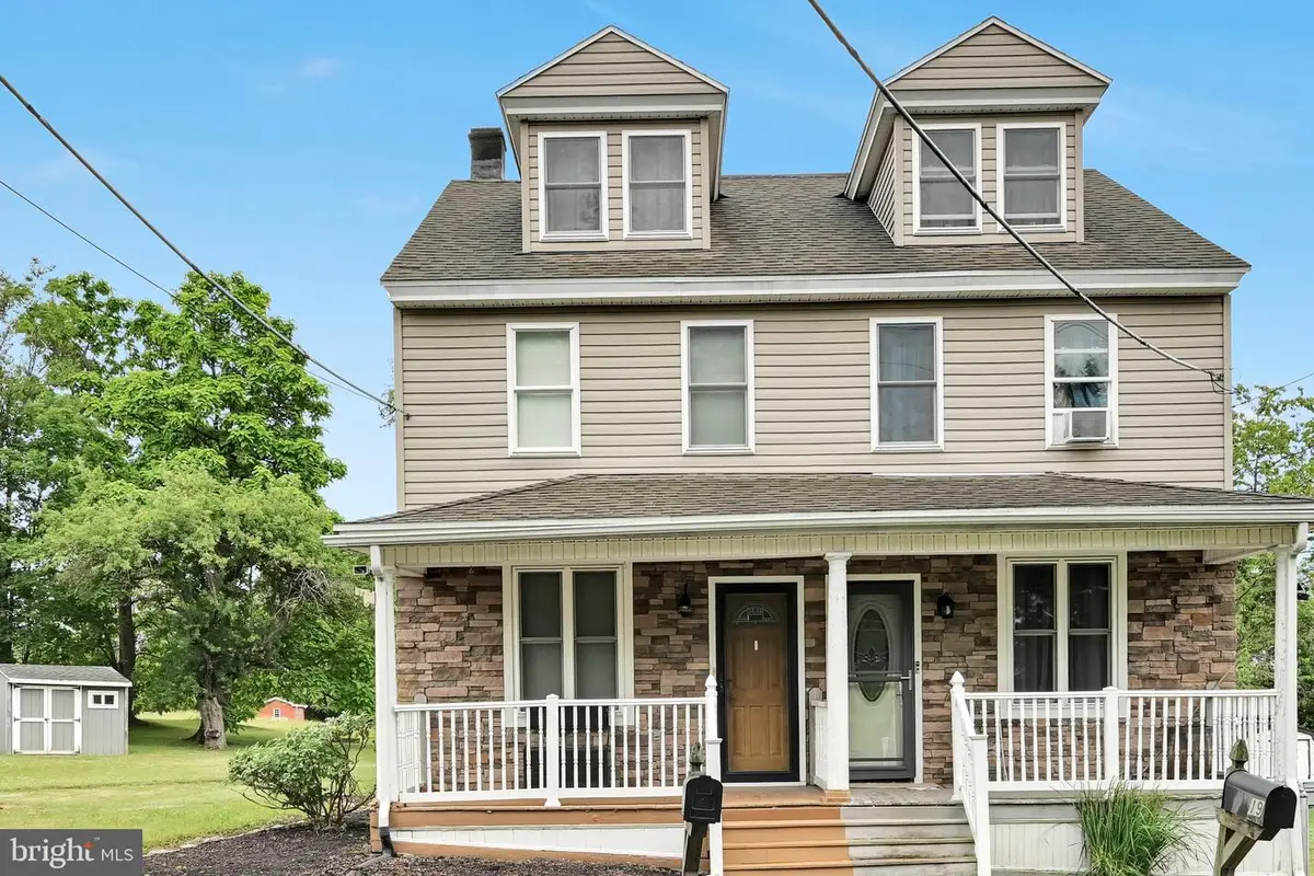 17 Sw Lawn Rd, Pottsville, PA 17901 - #1