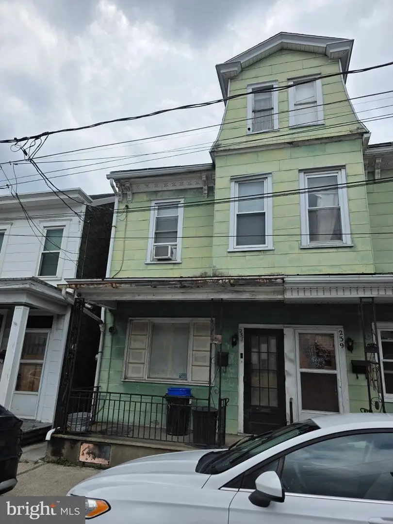 237 N North St, Minersville, PA 17954 - #1