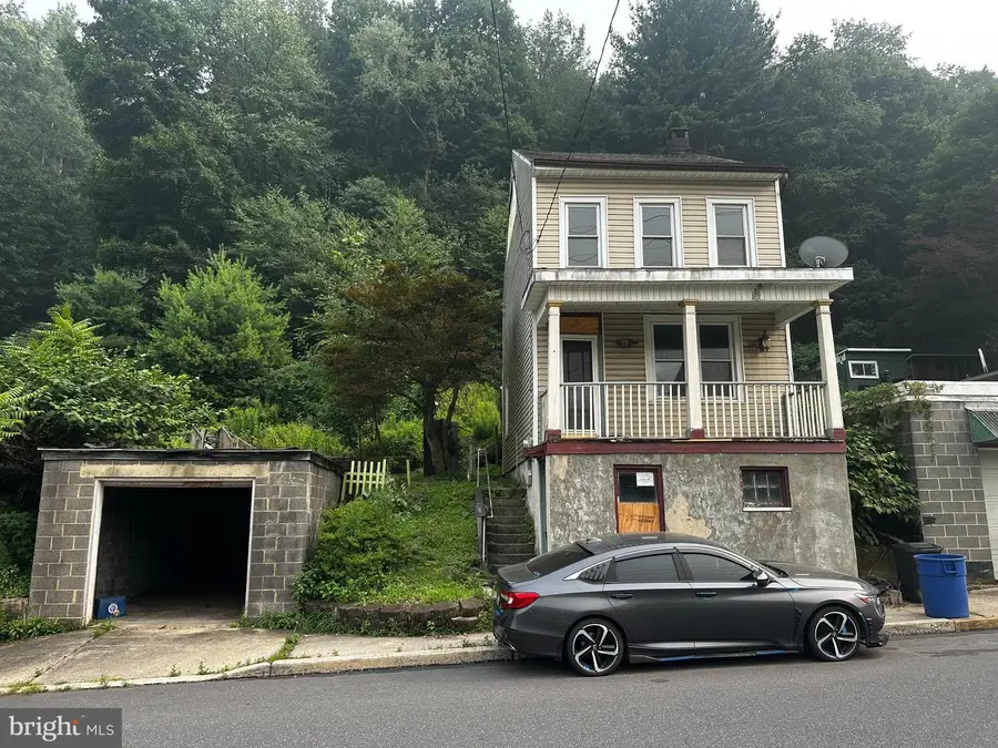 415 Peacock St, Pottsville, PA 17901 - #2